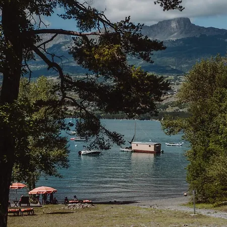 Les Toues Cabanees Du Botel